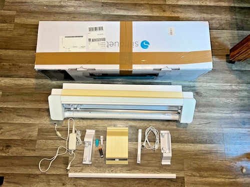 Silhouette cameo pro - 4,